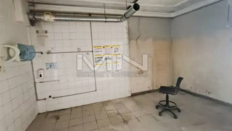 Espaço Comercial 305m² | Centro de Gondomar | Ideal para Restauração ou Supermercado