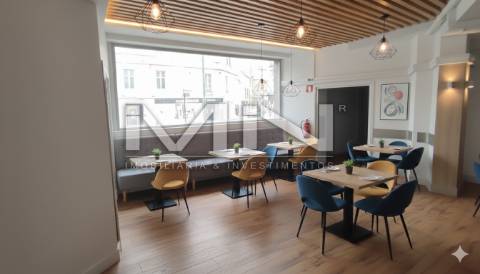 Espaço Comercial 305m² | Centro de Gondomar | Ideal para Restauração ou Supermercado