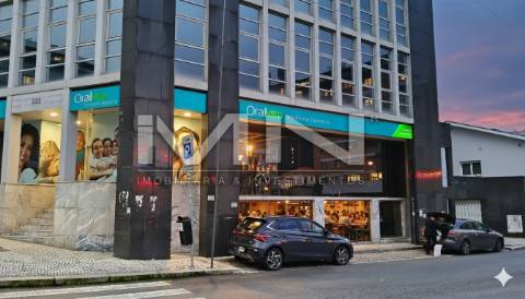 Espaço Comercial 305m² | Centro de Gondomar | Ideal para Restauração ou Supermercado