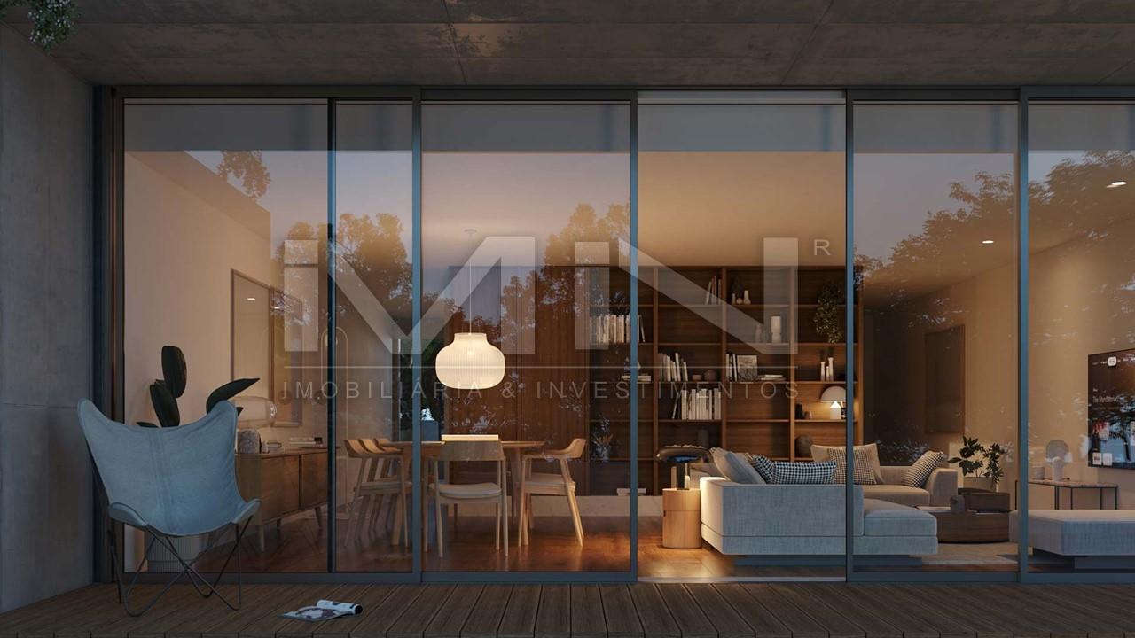 Onde o Minimalismo encontra o Mar: Moradia T3 Exclusiva em Miramar;