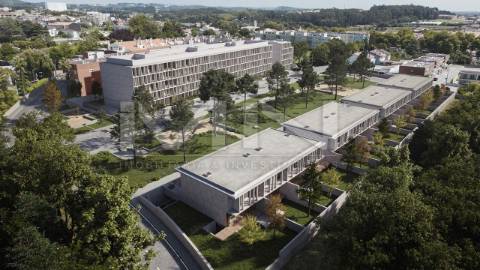 Onde o Minimalismo encontra o Mar: Moradia T3 Exclusiva em Miramar;