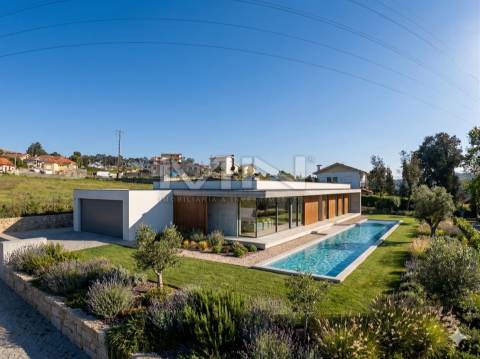 Oportunidade  junto ao Rio Douro: Terreno 2 frentes - 4.300m² - Viabilidade de Loteamento