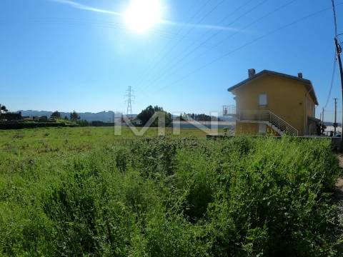 Oportunidade  junto ao Rio Douro: Terreno 2 frentes - 4.300m² - Viabilidade de Loteamento