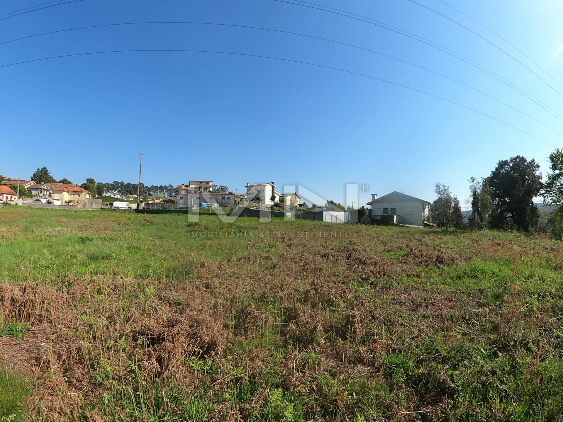Terreno plano - 2.050m² - Viabilidade para casa Terrea
