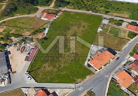 Terreno plano - 2.050m² - Viabilidade para casa Terrea