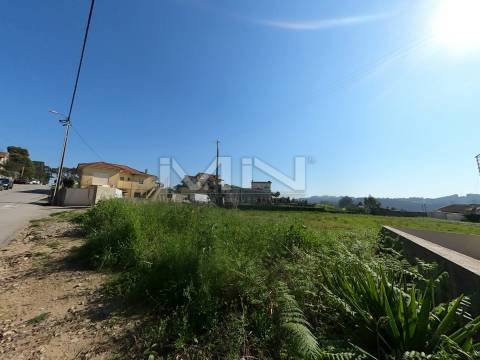 Terreno plano - 2.050m² - Viabilidade para casa Terrea