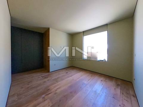 Moradia V4 -c/ piscina - 5 km do Porto