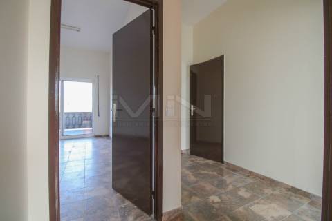 Moradia Térrea T1 - Quintal e Vista de Serra: Localização Premium