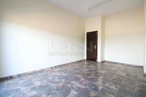 Moradia Térrea T1 - Quintal e Vista de Serra: Localização Premium