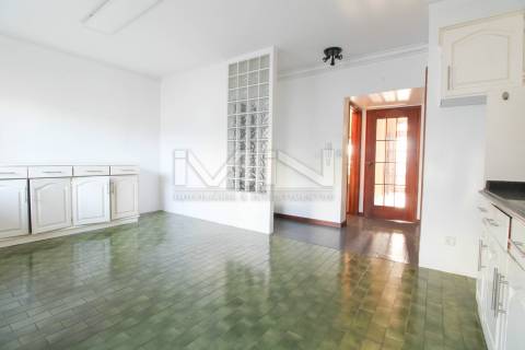 Moradia de 3 Frentes com Vista Panorâmica no Coração de Gondomar