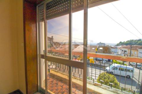 Moradia de 3 Frentes com Vista Panorâmica no Coração de Gondomar