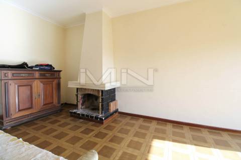 Moradia de 3 Frentes com Vista Panorâmica no Coração de Gondomar