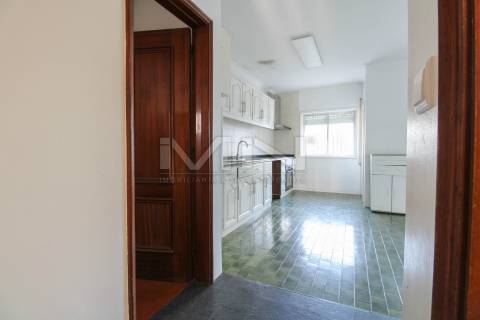 Moradia de 3 Frentes com Vista Panorâmica no Coração de Gondomar