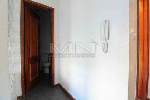 Moradia de 3 Frentes com Vista Panorâmica no Coração de Gondomar