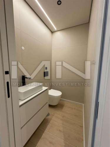 Exclusividade e Modernidade no Centro de Gondomar: Apartamento T1 Novo com Terraço