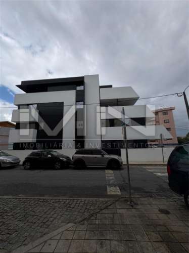 Exclusividade e Modernidade no Centro de Gondomar: Apartamento T1 Novo com Terraço