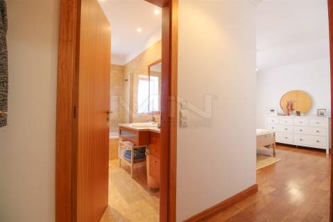 T2 c/ Suite-Garagem Box-Arrumos-Varanda