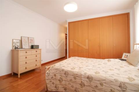 T2 c/ Suite-Garagem Box-Arrumos-Varanda