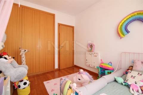 T2 c/ Suite-Garagem Box-Arrumos-Varanda