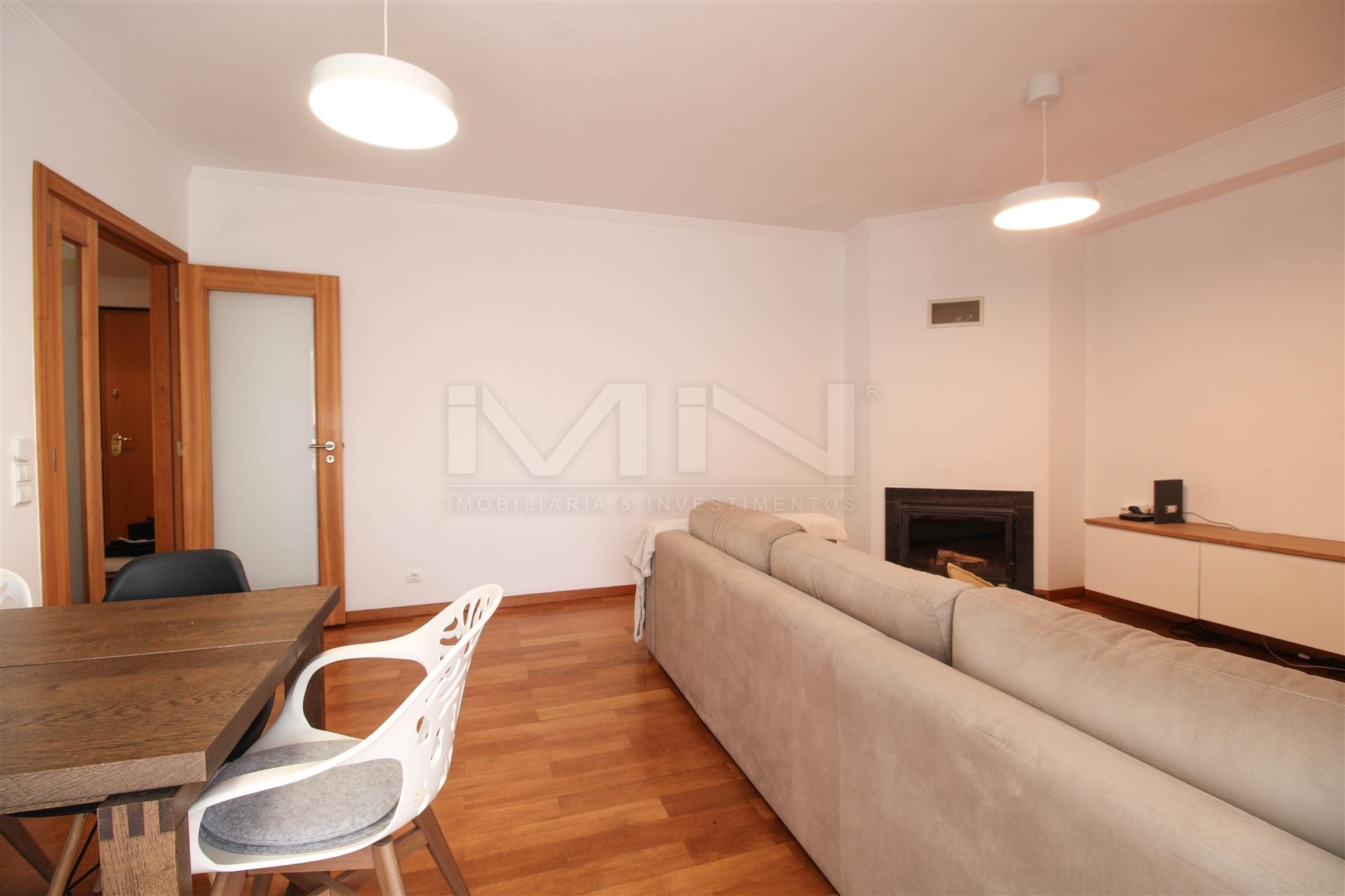 T2 c/ Suite-Garagem Box-Arrumos-Varanda