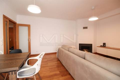 T2 c/ Suite-Garagem Box-Arrumos-Varanda