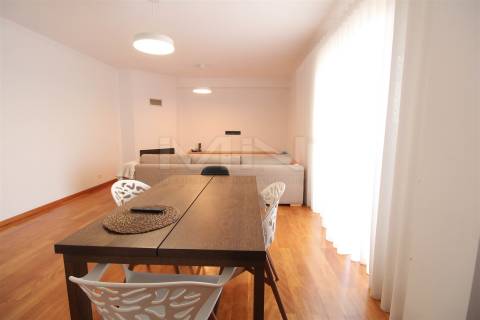 T2 c/ Suite-Garagem Box-Arrumos-Varanda