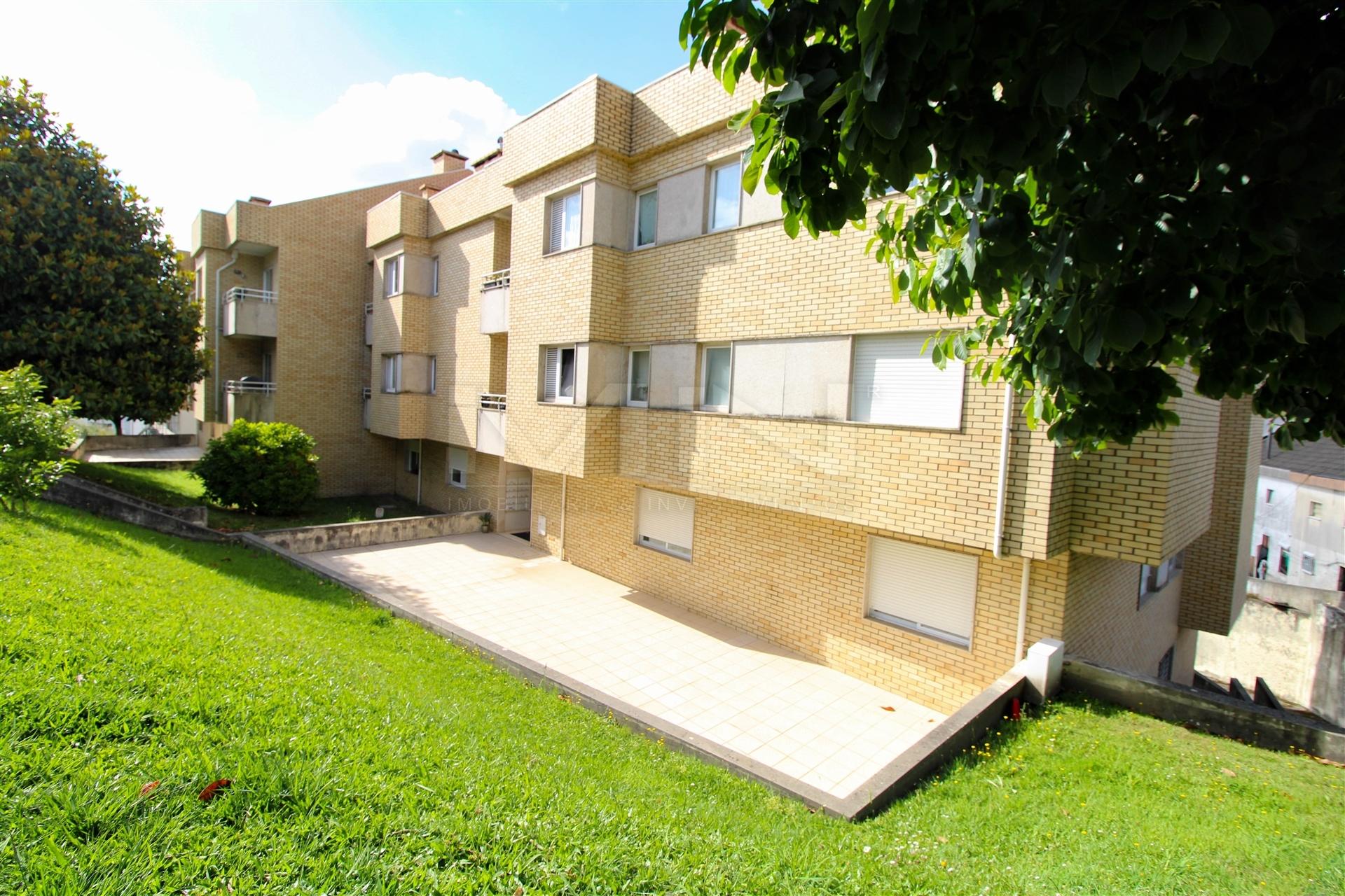 T2 c/ Suite-Garagem Box-Arrumos-Varanda
