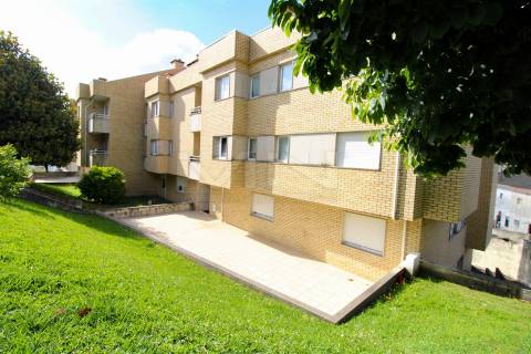 T2 c/ Suite-Garagem Box-Arrumos-Varanda