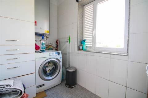 T2 c/ Suite-Garagem Box-Arrumos-Varanda