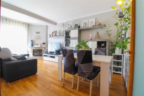 T2 c/ terraço - suite e arrumos -5 minutos do Porto