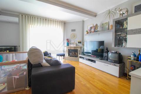 T2 c/ terraço - suite e arrumos -5 minutos do Porto