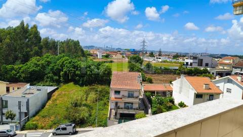 T2 c/ terraço - suite e arrumos -5 minutos do Porto