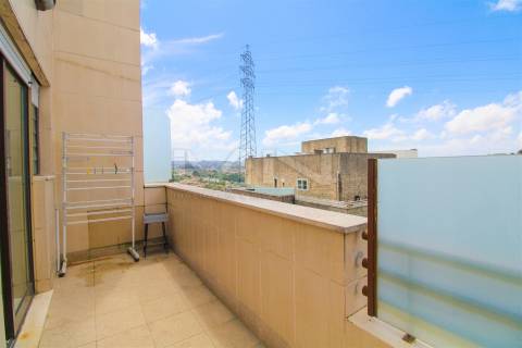 T2 c/ terraço - suite e arrumos -5 minutos do Porto