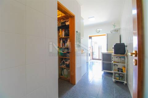 T2 c/ terraço - suite e arrumos -5 minutos do Porto