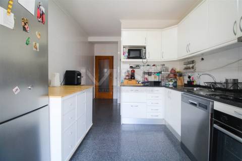 T2 c/ terraço - suite e arrumos -5 minutos do Porto