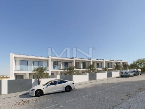 Moradia Condomínio Fechado c/ Piscina - centro de Gondomar
