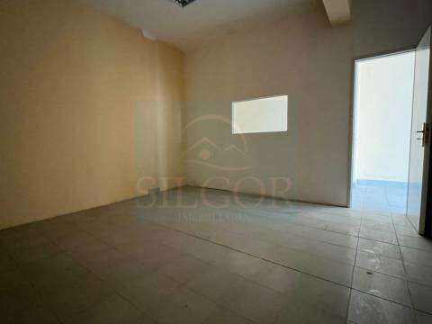 Loja T4 Venda em Baixa da Banheira e Vale da Amoreira,Moita