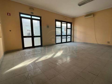 Loja T4 Venda em Baixa da Banheira e Vale da Amoreira,Moita