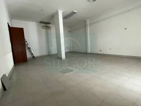 Loja T4 Venda em Baixa da Banheira e Vale da Amoreira,Moita