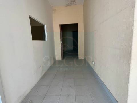 Loja T2 Venda em Baixa da Banheira e Vale da Amoreira,Moita