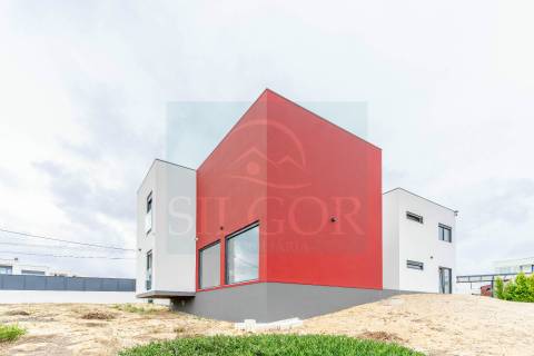 Moradia Isolada T4+1 Venda em Fernão Ferro,Seixal
