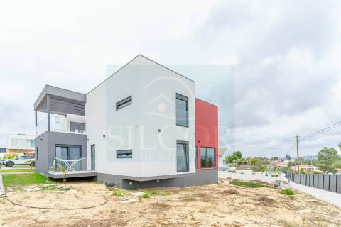Moradia Isolada T4+1 Venda em Fernão Ferro,Seixal