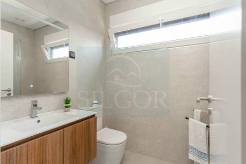 Moradia Isolada T4+1 Venda em Fernão Ferro,Seixal