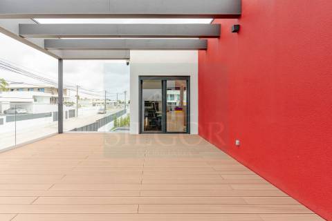 Moradia Isolada T4+1 Venda em Fernão Ferro,Seixal