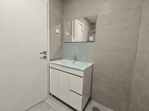 APARTAMENTO T1 C/QUINTAL A ESTREAR