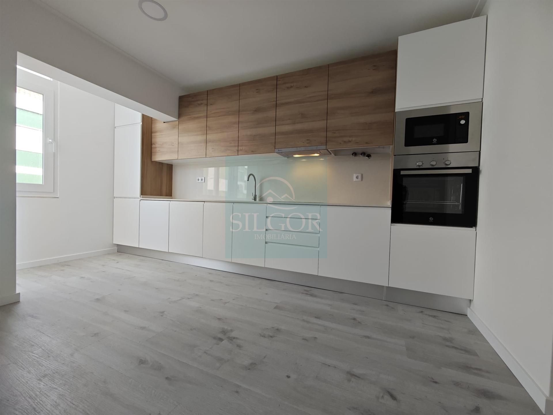 APARTAMENTO T1 C/QUINTAL A ESTREAR