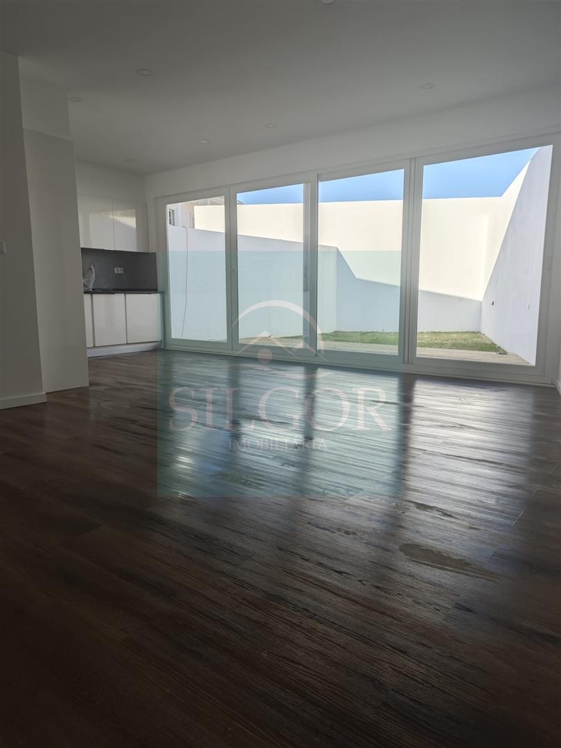 Moradia em Banda T2 Venda em Baixa da Banheira e Vale da Amoreira,Moita