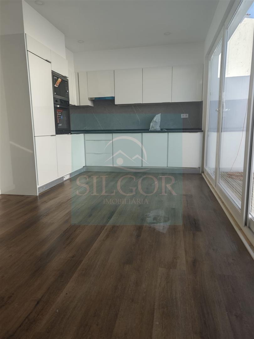 Moradia em Banda T2 Venda em Baixa da Banheira e Vale da Amoreira,Moita