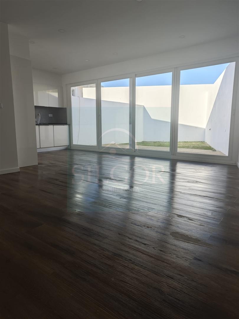 Moradia em Banda T2 Venda em Baixa da Banheira e Vale da Amoreira,Moita