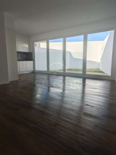 Moradia em Banda T2 Venda em Baixa da Banheira e Vale da Amoreira,Moita